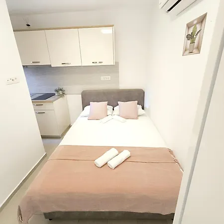 Central Apartment & Room Niko Split