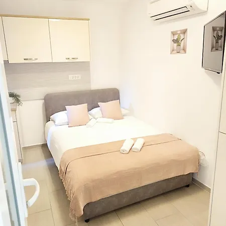 Central Apartment & Room Niko Apartment