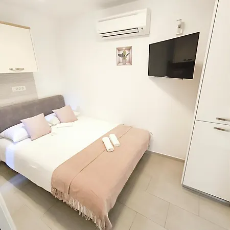 Central Apartment & Room Niko