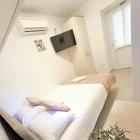Central Apartment & Room Niko
