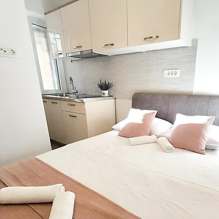 Central Apartment & Room Niko Apartment *