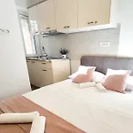 Central Apartment Niko Apartman *