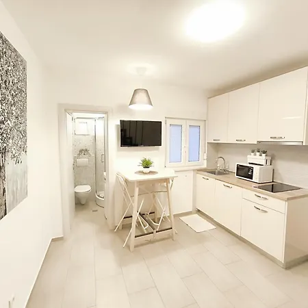 Studio apartment&room Niko *