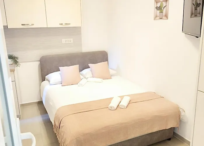 Central Apartment Niko アパート