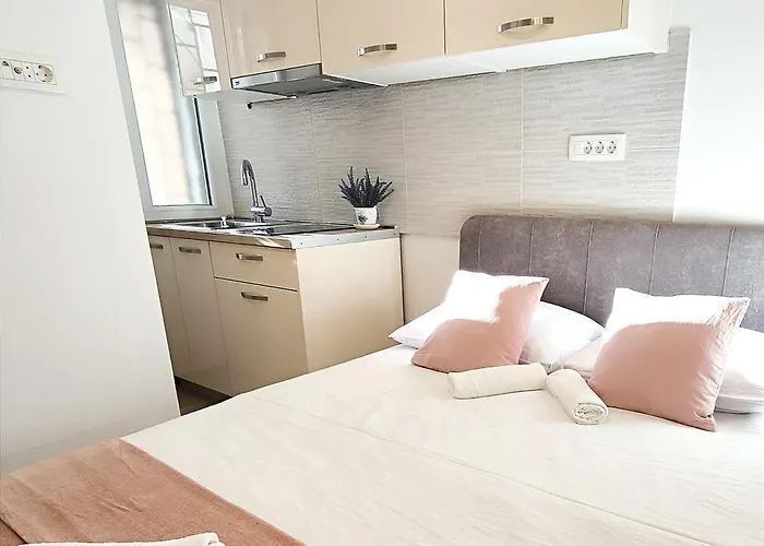 Central Apartment Niko アパート *