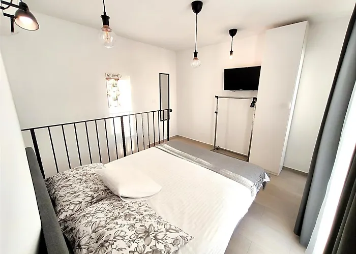 Central Apartment Niko アパート *